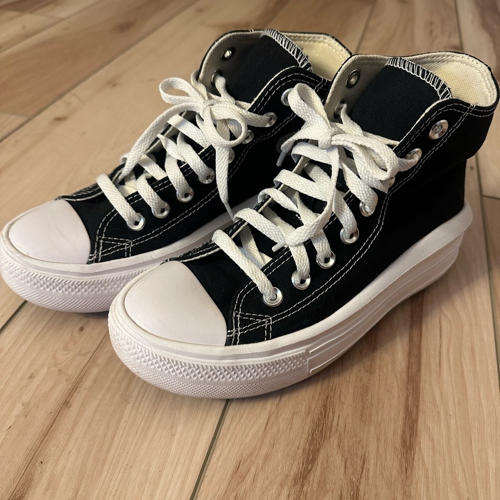 Converse Lightweight Platform High Tops Size 6.5